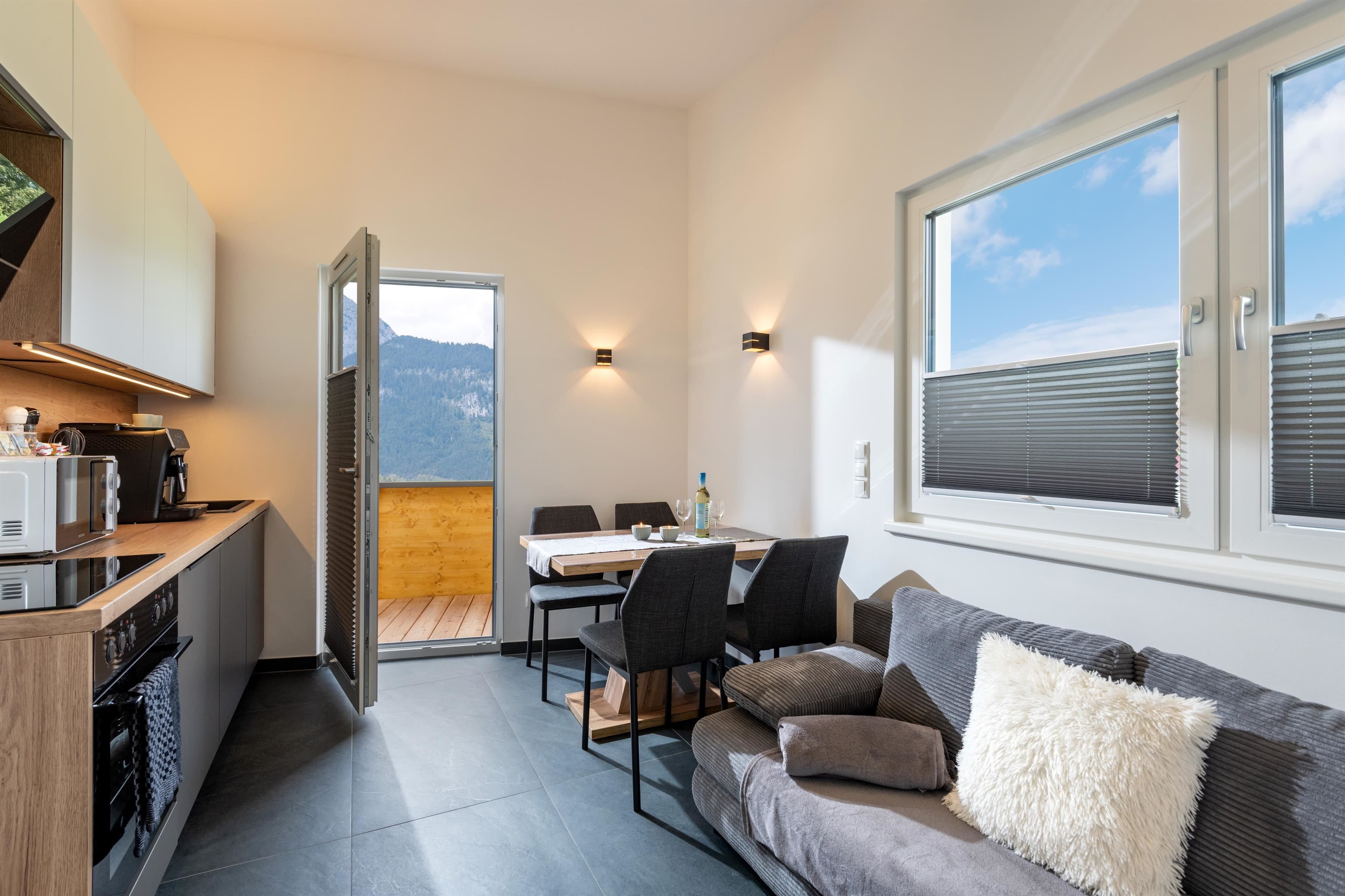 Bedroom in Apartment 1. Stock mit Balkon